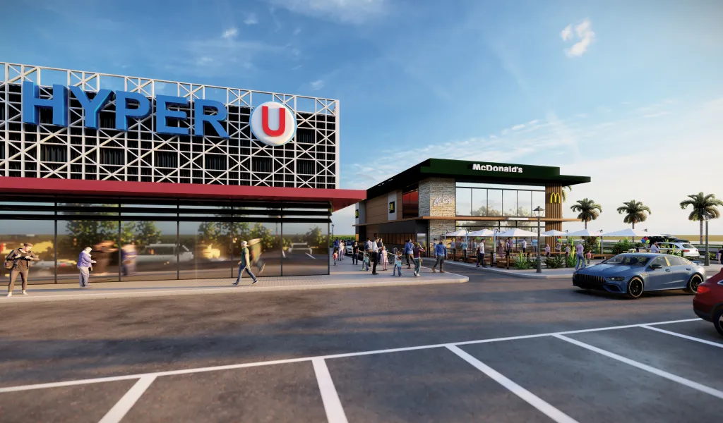 Hyper U Cabo - Large commercial area